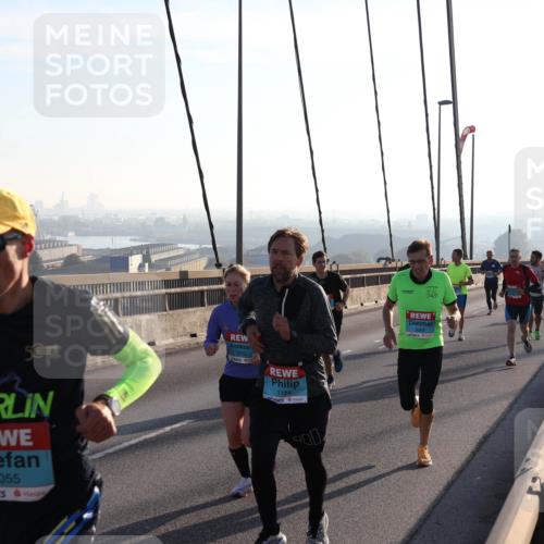 03.10.2025 - Köhlbrandbrückenlauf Julia Fischer http://msf.ph/oto/8999840 03.10.2025 09:19:07 Position 1 2, 5, 1055, 3704, 1184, 00 meine-sportfotos.de