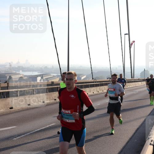 03.10.2025 - Köhlbrandbrückenlauf Julia Fischer http://msf.ph/oto/8999867 03.10.2025 09:19:11 Position 1 3490 meine-sportfotos.de