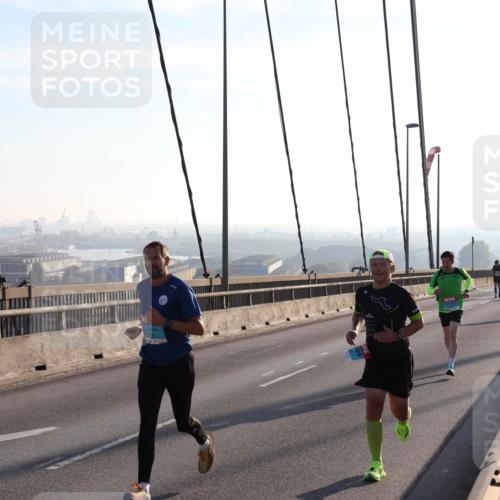 03.10.2025 - Köhlbrandbrückenlauf Julia Fischer http://msf.ph/oto/8999876 03.10.2025 09:19:14 Position 1  meine-sportfotos.de