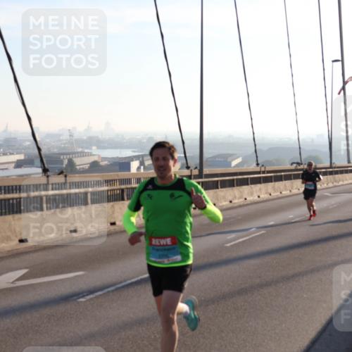03.10.2025 - Köhlbrandbrückenlauf Julia Fischer http://msf.ph/oto/8999886 03.10.2025 09:19:17 Position 1  meine-sportfotos.de
