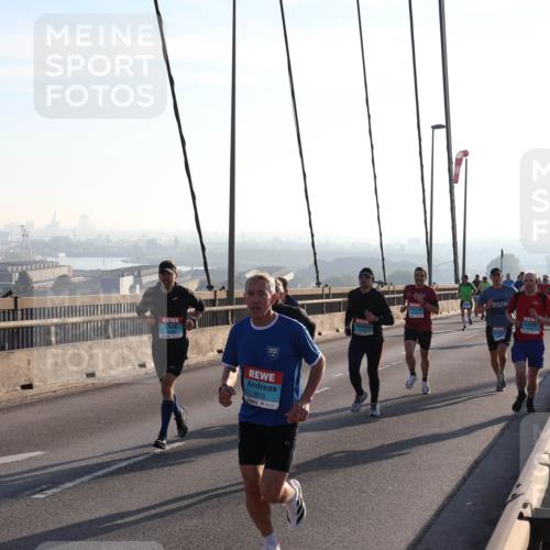 03.10.2025 - Köhlbrandbrückenlauf Julia Fischer http://msf.ph/oto/8999905 03.10.2025 09:19:26 Position 1 3078 meine-sportfotos.de