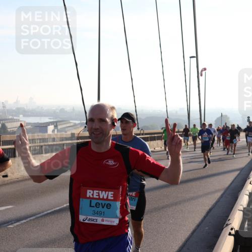03.10.2025 - Köhlbrandbrückenlauf Julia Fischer http://msf.ph/oto/8999928 03.10.2025 09:19:29 Position 1 2792, 3491 meine-sportfotos.de