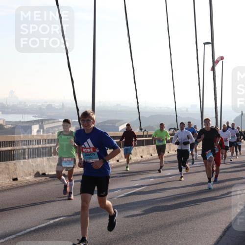 03.10.2025 - Köhlbrandbrückenlauf Julia Fischer http://msf.ph/oto/8999932 03.10.2025 09:19:33 Position 1 1230 meine-sportfotos.de