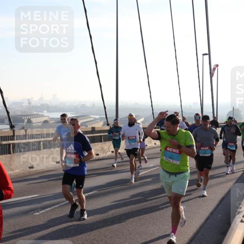 03.10.2025 - Köhlbrandbrückenlauf Julia Fischer http://msf.ph/oto/8999951 03.10.2025 09:19:37 Position 1 3705, 3841 meine-sportfotos.de
