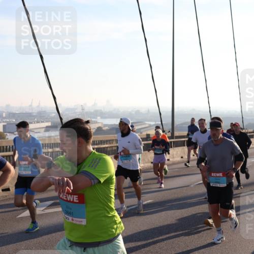 03.10.2025 - Köhlbrandbrückenlauf Julia Fischer http://msf.ph/oto/8999964 03.10.2025 09:19:39 Position 1 1028, 2241, 3785 meine-sportfotos.de