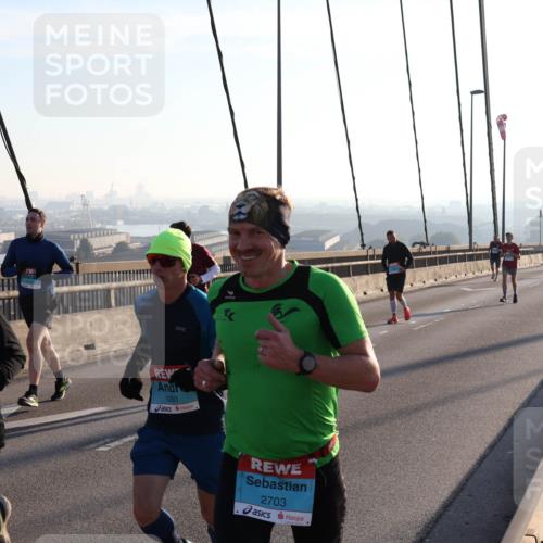 03.10.2025 - Köhlbrandbrückenlauf Julia Fischer http://msf.ph/oto/8999988 03.10.2025 09:19:42 Position 1 1050, 2703 meine-sportfotos.de