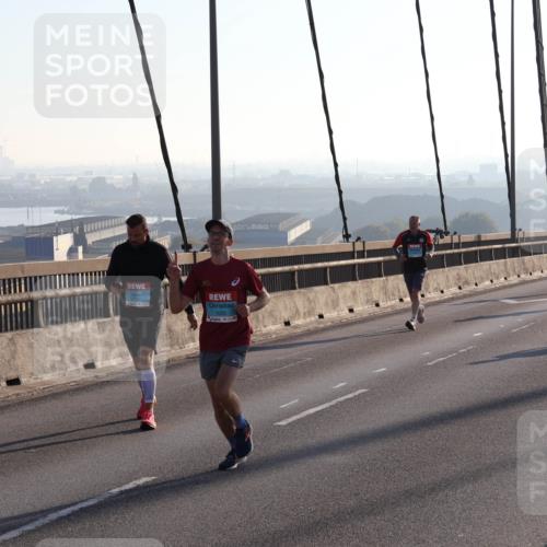 03.10.2025 - Köhlbrandbrückenlauf Julia Fischer http://msf.ph/oto/8999999 03.10.2025 09:19:46 Position 1  meine-sportfotos.de