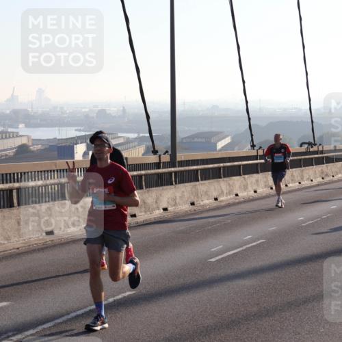 03.10.2025 - Köhlbrandbrückenlauf Julia Fischer http://msf.ph/oto/9000004 03.10.2025 09:19:47 Position 1  meine-sportfotos.de