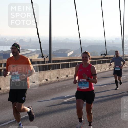 03.10.2025 - Köhlbrandbrückenlauf Julia Fischer http://msf.ph/oto/9000047 03.10.2025 09:20:01 Position 1 1101, 3249 meine-sportfotos.de