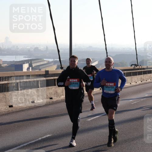 03.10.2025 - Köhlbrandbrückenlauf Julia Fischer http://msf.ph/oto/9000110 03.10.2025 09:20:13 Position 1 1122, 1157 meine-sportfotos.de
