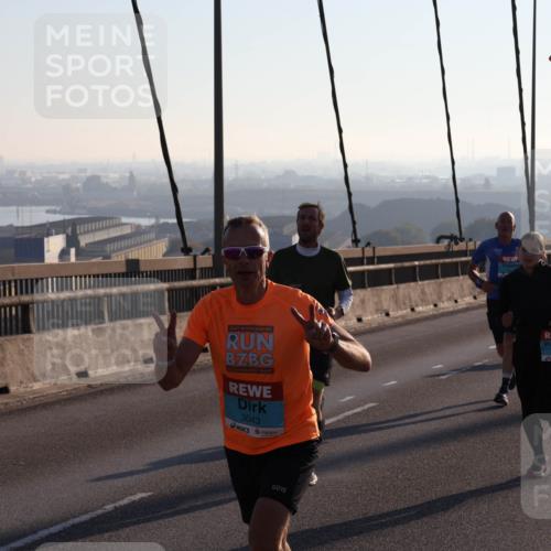 03.10.2025 - Köhlbrandbrückenlauf Julia Fischer http://msf.ph/oto/9000117 03.10.2025 09:20:17 Position 1 3043 meine-sportfotos.de