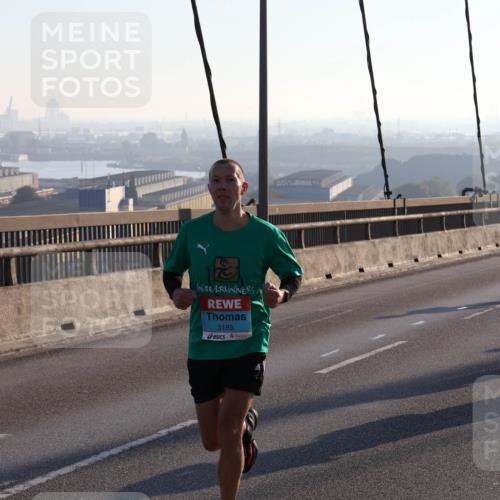 03.10.2025 - Köhlbrandbrückenlauf Julia Fischer http://msf.ph/oto/9000148 03.10.2025 09:20:22 Position 1 3185 meine-sportfotos.de