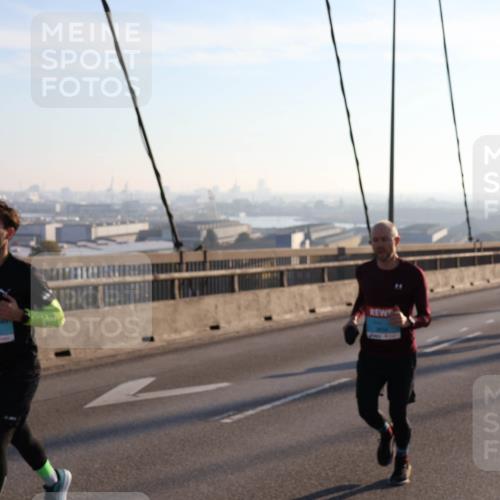 03.10.2025 - Köhlbrandbrückenlauf Julia Fischer http://msf.ph/oto/9000166 03.10.2025 09:20:29 Position 1  meine-sportfotos.de