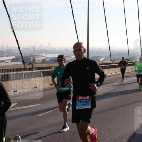 03.10.2025 - Köhlbrandbrückenlauf Julia Fischer http://msf.ph/oto/9000222 03.10.2025 09:20:42 Position 1 3270 meine-sportfotos.de