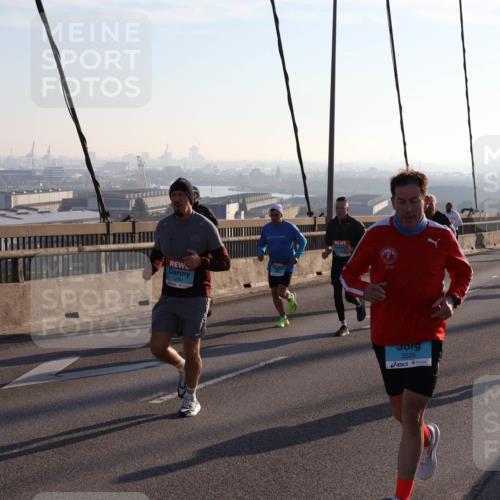 03.10.2025 - Köhlbrandbrückenlauf Julia Fischer http://msf.ph/oto/9000284 03.10.2025 09:20:52 Position 1 2709, 3525 meine-sportfotos.de
