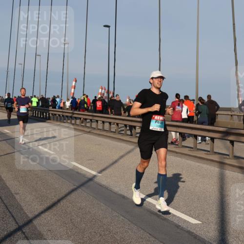 03.10.2025 - Köhlbrandbrückenlauf Julia Fischer http://msf.ph/oto/9000300 03.10.2025 09:34:32 Position 2 3299 meine-sportfotos.de
