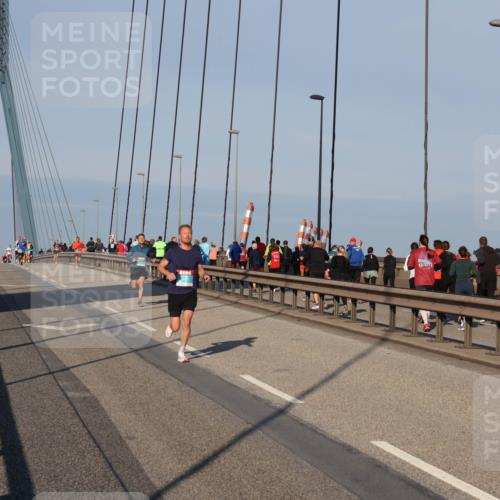 03.10.2025 - Köhlbrandbrückenlauf Julia Fischer http://msf.ph/oto/9000305 03.10.2025 09:34:33 Position 2 425 meine-sportfotos.de