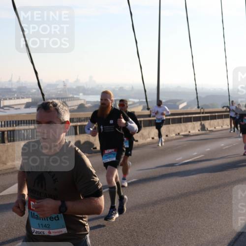 03.10.2025 - Köhlbrandbrückenlauf Julia Fischer http://msf.ph/oto/9000319 03.10.2025 09:20:55 Position 1 1142 meine-sportfotos.de