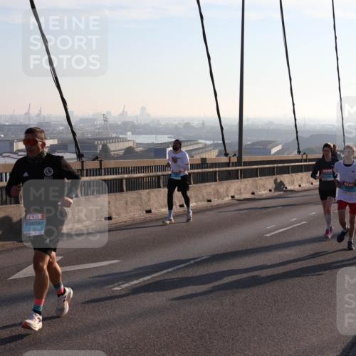 03.10.2025 - Köhlbrandbrückenlauf Julia Fischer http://msf.ph/oto/9000330 03.10.2025 09:20:56 Position 1 1167 meine-sportfotos.de