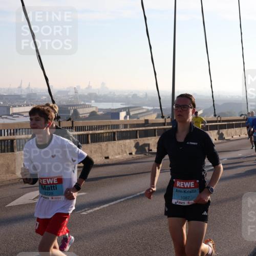 03.10.2025 - Köhlbrandbrückenlauf Julia Fischer http://msf.ph/oto/9000358 03.10.2025 09:20:59 Position 1 2728, 1087 meine-sportfotos.de