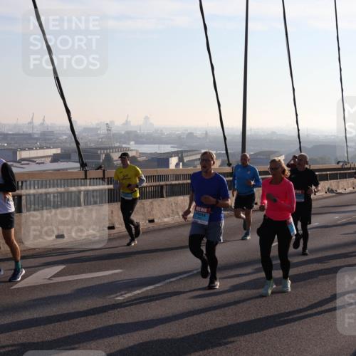 03.10.2025 - Köhlbrandbrückenlauf Julia Fischer http://msf.ph/oto/9000374 03.10.2025 09:21:02 Position 1  meine-sportfotos.de