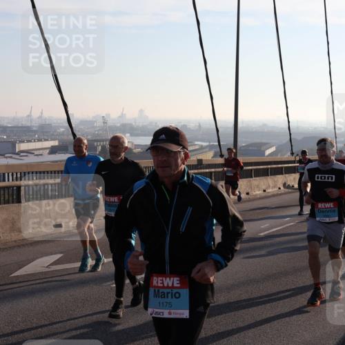 03.10.2025 - Köhlbrandbrückenlauf Julia Fischer http://msf.ph/oto/9000394 03.10.2025 09:21:04 Position 1 3211, 1175 meine-sportfotos.de