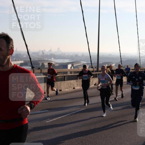 03.10.2025 - Köhlbrandbrückenlauf Julia Fischer http://msf.ph/oto/9000416 03.10.2025 09:21:06 Position 1 10 meine-sportfotos.de