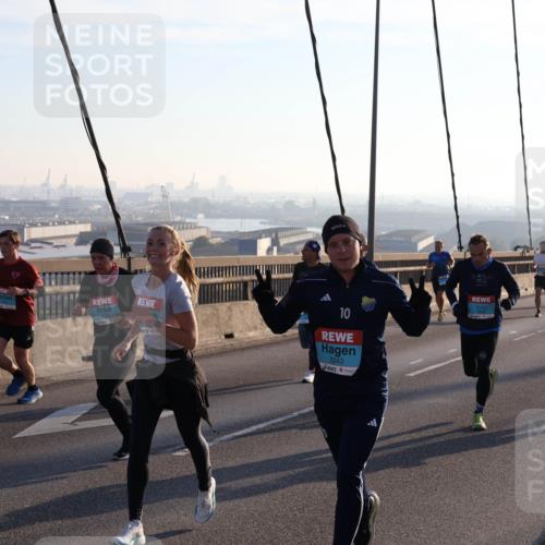 03.10.2025 - Köhlbrandbrückenlauf Julia Fischer http://msf.ph/oto/9000425 03.10.2025 09:21:08 Position 1 10, 3243, 50 meine-sportfotos.de