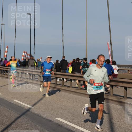 03.10.2025 - Köhlbrandbrückenlauf Julia Fischer http://msf.ph/oto/9000436 03.10.2025 09:34:55 Position 2 3267 meine-sportfotos.de