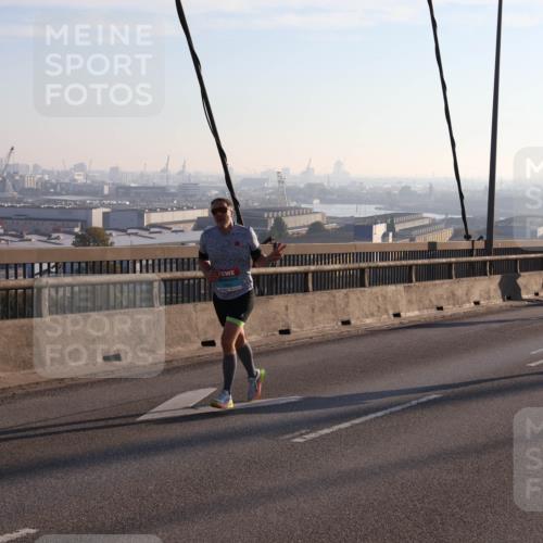 03.10.2025 - Köhlbrandbrückenlauf Julia Fischer http://msf.ph/oto/9000444 03.10.2025 09:21:15 Position 1  meine-sportfotos.de