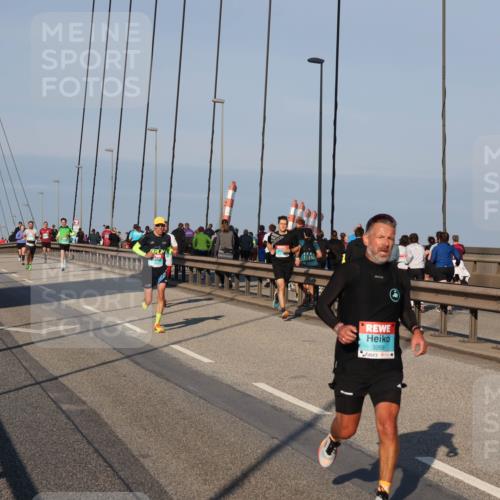 03.10.2025 - Köhlbrandbrückenlauf Julia Fischer http://msf.ph/oto/9000467 03.10.2025 09:35:01 Position 2 3269 meine-sportfotos.de