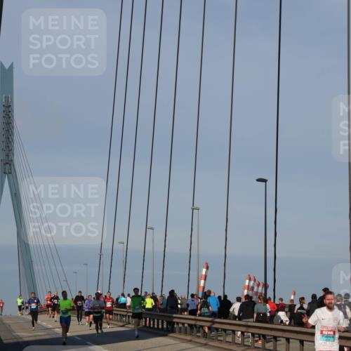 03.10.2025 - Köhlbrandbrückenlauf Julia Fischer http://msf.ph/oto/9000484 03.10.2025 09:35:06 Position 2  meine-sportfotos.de