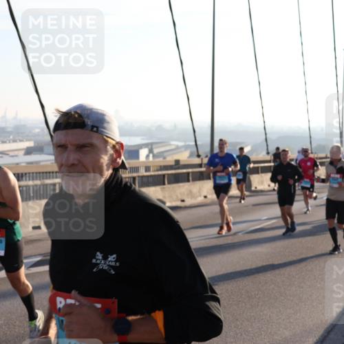 03.10.2025 - Köhlbrandbrückenlauf Julia Fischer http://msf.ph/oto/9000499 03.10.2025 09:21:27 Position 1 3205 meine-sportfotos.de
