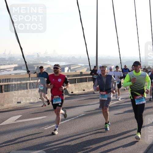 03.10.2025 - Köhlbrandbrückenlauf Julia Fischer http://msf.ph/oto/9000517 03.10.2025 09:21:30 Position 1 3514 meine-sportfotos.de