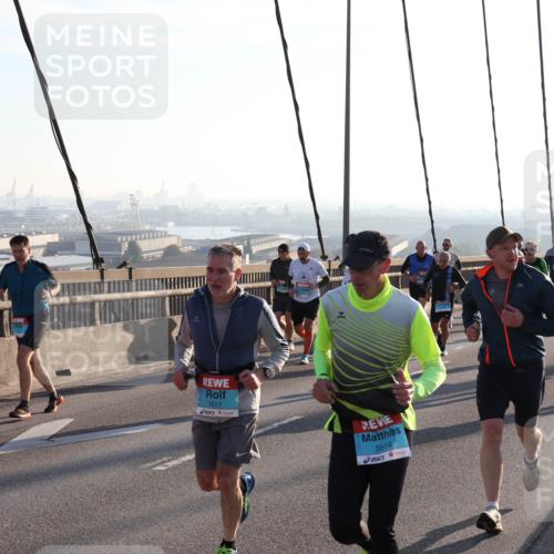03.10.2025 - Köhlbrandbrückenlauf Julia Fischer http://msf.ph/oto/9000519 03.10.2025 09:21:31 Position 1 1961, 1617, 3514 meine-sportfotos.de