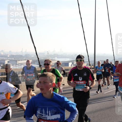 03.10.2025 - Köhlbrandbrückenlauf Julia Fischer http://msf.ph/oto/9000552 03.10.2025 09:21:34 Position 1 1109, 1231 meine-sportfotos.de