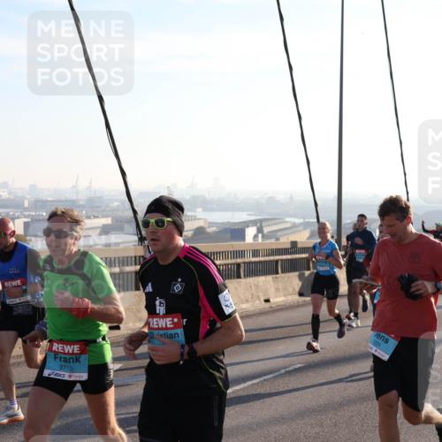 03.10.2025 - Köhlbrandbrückenlauf Julia Fischer http://msf.ph/oto/9000560 03.10.2025 09:21:35 Position 1 3464, 2710, 1231 meine-sportfotos.de