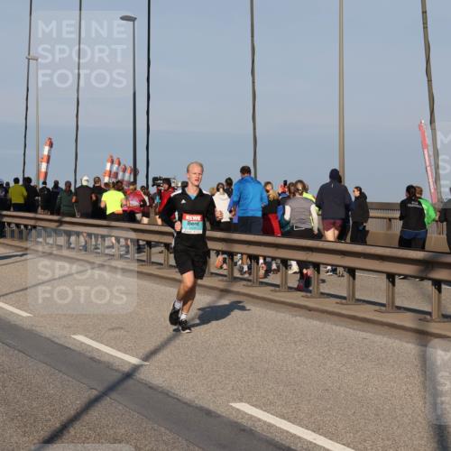 03.10.2025 - Köhlbrandbrückenlauf Julia Fischer http://msf.ph/oto/9000571 03.10.2025 09:35:20 Position 2  meine-sportfotos.de