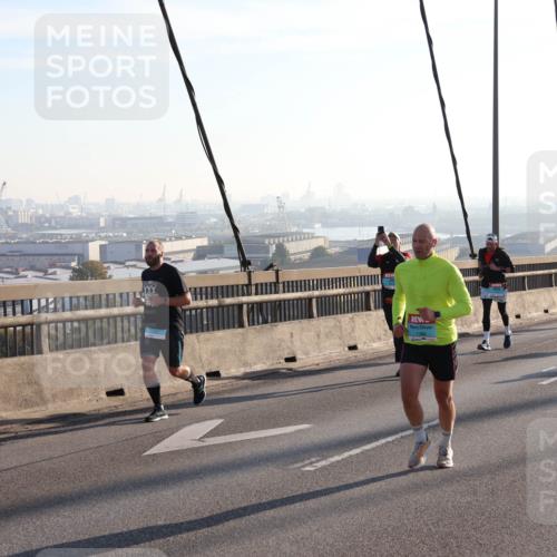 03.10.2025 - Köhlbrandbrückenlauf Julia Fischer http://msf.ph/oto/9000576 03.10.2025 09:21:40 Position 1 1168 meine-sportfotos.de