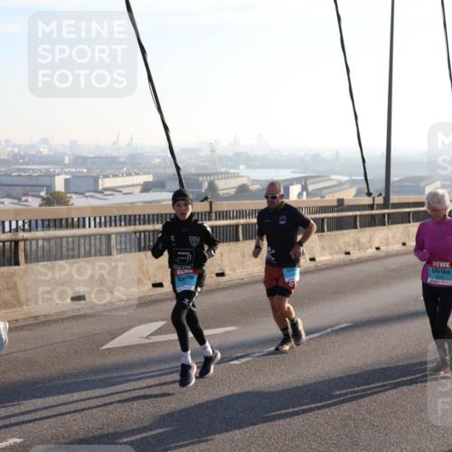 03.10.2025 - Köhlbrandbrückenlauf Julia Fischer http://msf.ph/oto/9000608 03.10.2025 09:21:46 Position 1  meine-sportfotos.de