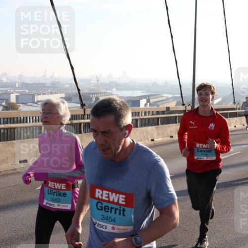 03.10.2025 - Köhlbrandbrückenlauf Julia Fischer http://msf.ph/oto/9000620 03.10.2025 09:21:48 Position 1 3263, 3404, 1118 meine-sportfotos.de