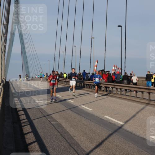 03.10.2025 - Köhlbrandbrückenlauf Julia Fischer http://msf.ph/oto/9000632 03.10.2025 09:35:32 Position 2  meine-sportfotos.de
