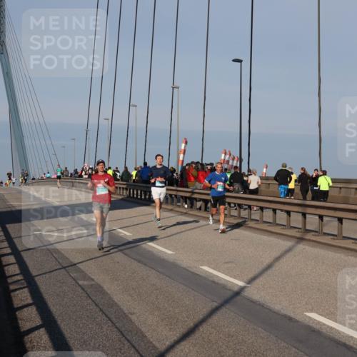 03.10.2025 - Köhlbrandbrückenlauf Julia Fischer http://msf.ph/oto/9000638 03.10.2025 09:35:34 Position 2  meine-sportfotos.de