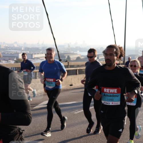 03.10.2025 - Köhlbrandbrückenlauf Julia Fischer http://msf.ph/oto/9000650 03.10.2025 09:21:54 Position 1 1550 meine-sportfotos.de