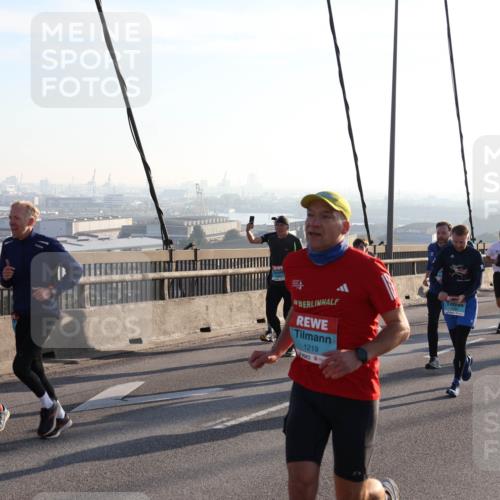03.10.2025 - Köhlbrandbrückenlauf Julia Fischer http://msf.ph/oto/9000661 03.10.2025 09:21:58 Position 1 1219 meine-sportfotos.de