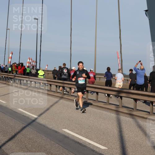 03.10.2025 - Köhlbrandbrückenlauf Julia Fischer http://msf.ph/oto/9000666 03.10.2025 09:35:42 Position 2  meine-sportfotos.de
