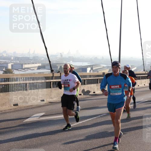03.10.2025 - Köhlbrandbrückenlauf Julia Fischer http://msf.ph/oto/9000675 03.10.2025 09:22:01 Position 1 3317 meine-sportfotos.de
