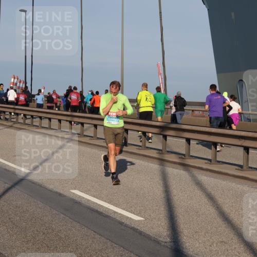 03.10.2025 - Köhlbrandbrückenlauf Julia Fischer http://msf.ph/oto/9000746 03.10.2025 09:36:19 Position 2 1462 meine-sportfotos.de