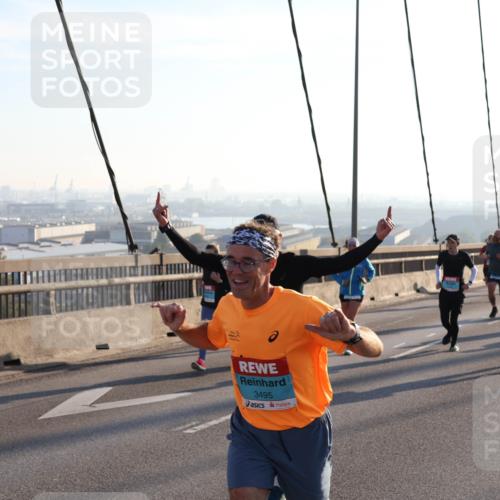 03.10.2025 - Köhlbrandbrückenlauf Julia Fischer http://msf.ph/oto/9000805 03.10.2025 09:22:14 Position 1 3495 meine-sportfotos.de