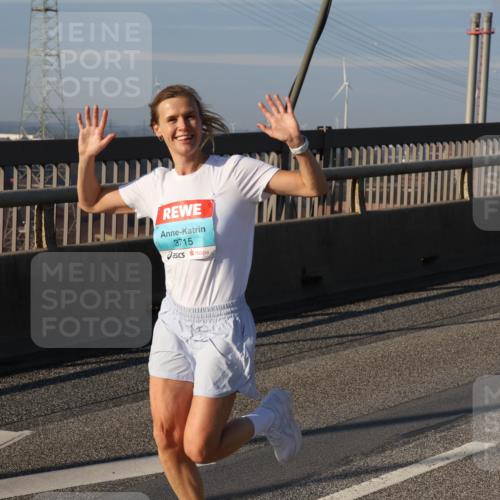 03.10.2025 - Köhlbrandbrückenlauf Julia Fischer http://msf.ph/oto/9000809 03.10.2025 09:36:40 Position 2 3715 meine-sportfotos.de